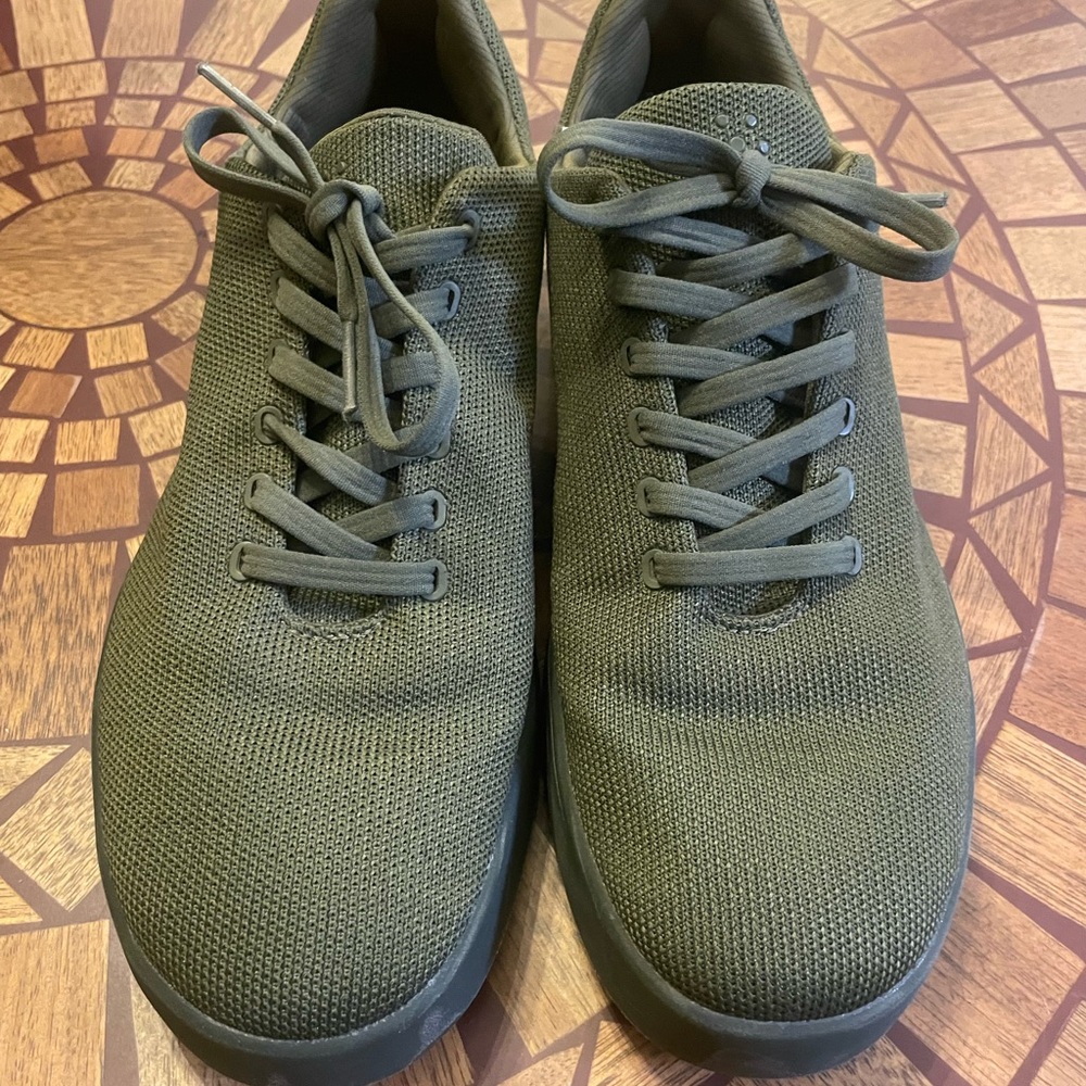 Atoms shoes
